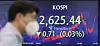 A screen in Hana Bank's trading room in central Seoul shows the Kospi closing at 2,625.44 points on Thursday, down 0.71 points, or 0.03 percent, from the previous trading day. [YONHAP]