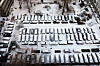 Cars remain in an outdoor parking lot at an apartment complex in Seoul Thursday morning as residents eschew driving in favor of public transport after overnight snowfall. [YONHAP]