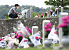 A person pays respect at Seoul National Cemetery in Dongjak District, southern Seoul on Monday, a day ahead of Memorial Day in Korea. [YONHAP]
