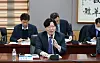 Financial Services Commission Vice Chairman Kim So-young speaks at a meeting held in central Seoul on Thursday to improve the management and customs of banks. [FSC]