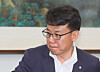 Rep. Jin Sung-joon of the ruling Democratic Party attends the Supreme Council meeting on Friday. [YONHAP]
