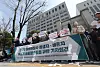 Families of victims of the Itaewon crowd crush rally in front of the prosecutors' office in western Seoul on March 22 for accessing the victims' financial information without the families' consent. [YONHAP]