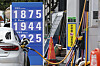 A gas station in Seoul on Tuesday. The National Assembly approved a bill that raised the maximum ceiling on the cut that the government can make on fuel tax to ease the burden on rising fuel prices. [YONHAP]