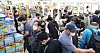 Parents crowd a toy store in Jongno, Sunday, ahead of Children’s Day on May 5. [YONHAP]