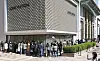 Customers line up in front of the Lotte Department Store's main branch in Jung District, central Seoul, on May. [YONHAP]