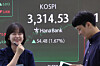 A screen in Hana Bank's trading room in central Seoul shows the Kospi closing on Sept. 10. [NEWS1]