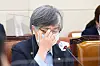 Korea Disease Control and Prevention Agency Commissioner Jeong Eun-kyeong speaks on the mysterious deaths linked to flu vaccinations at a parliamentary hearing on Thursday. [YONHAP]