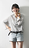 Director Han Tae-ee posing in the office of Korea JoongAng Daily. [PARK SANG-MOON]