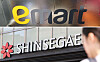 Shinsegae Group's supermarket Emart, pictured top, and Shinsegae Department Store will split into two separate entities as announced Wednesday. [YONHAP]