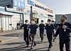 Samsung Electronics Chairman Lee Jae-yong, second from left, looks around a factory of DK, Samsung's home appliance parts supplier for 28 years, in Gwangju, Friday. [SAMSUNG ELECTRONICS]