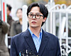 Singer G-Dragon answers questions from reporters before entering the Incheon Nonhyun police station for questioning on Nov. 6. [NEWS1]