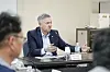 In this photo provided by GM Korea, the CEO Hector Villarreal talks to employees at the company's Changwon plant on May 15. [YONHAP]