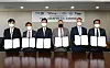 From left: G-Marine Service Ship Management division head Hwang Jin-eop, Hyundai Glovis Shipping division head Kim Tae-woo, Hyundai Heavy Industries Chief Technical Officer Joo Won-ho, the Republic of Marshall Islands maritime affairs deputy commissioner Thomas Blenk, American Bureau of Shipping's Korea Regional Business Development Vice President Darren Leskoski and Jang Gwang-pil, head of Korea Shipbuilding & Offshore Engineering Advanced Research Center's energy division pose for a photo to sign a joint development project deal. [KOREA SHIPBUILDING & OFFSHORE ENGINEERING]