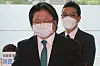 Hirohisa Soma, deputy chief of mission at the Japanese Embassy in Seoul, enters the Korean Foreign Ministry in central Seoul Tuesday. Seoul lodged a protest over Tokyo’s latest Diplomatic Bluebook which renewed claims over Korea’s easternmost Dokdo islets. [NEWS1]