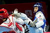 Korean taekwondo practitioner Jang Jun, right, kicks Hajimousaeinafouti Mahdi of Iran during the men's -58kg final at Lin'an Sports Culture Convention & Exhibition Center Gymnasium in Hangzhou, China on Monday. [JOONGANG ILBO]
