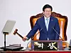 National Assembly Speaker Park Byeong-seug bangs the gravel Friday. [YONHAP]