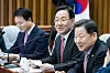 People Power Party floor leader Joo Ho-young, center, speaks at a party meeting at the National Assembly in western Seoul on Tuesday. [NEWS1]