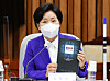 Rep. Yang Hyang-ja, a former Samsung Electronics executive and the main author of the K-Chips bills, holds a report about semiconductors at the National Assembly. [KIM SEONG-RYONG]