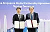 Korean Trade Minister Ahn Duk-geun, left, and Singapore's Second Trade Minister Tan See Leng pose for a photo after signing a Korea-Singapore digital partnership agreement on Nov. 21, 2022. [YONHAP]