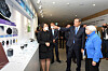LG Chem CEO Shin Hak-cheol explains the company's battery material business to U.S. Treasury Secretary Janet Yellen at LG Sciencepark in Gangseo District, western Seoul, Tuesday. [LG CHEM]