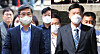 Former Defense Minister Suh Wook, left, and former Coast Guard Commissioner General Kim Hong-hee are questioned at the Seoul Central District Court in Seocho District, southern Seoul, Friday over their alleged mishandling of the death of a South Korean fisheries official killed by North Korean soldiers in September 2020. The court issued arrest warrants for them early Saturday. [NEWS1]