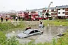 Firefighters practice rescue operations in case of a vehicle flooding during comprehensive training in Yeongdeungpo District, western Seoul, on Thursday afternoon. [YONHAP]