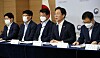 Trade, Industry and Energy Minister Sung Yun-mo, second from right, explains the government's 2.0 strategy for materials, parts and equipment during a joint government press conference on Wednesday, a day before it was officially announced, at the government complex in Seoul. [YONHAP]