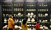 Visitors look at artifacts on display at the National Museum of Korea in Yongsan District, central Seoul, on Tuesday. Major state-run museums and theaters in Seoul reopened on Tuesday after being closed for six weeks due to the surge in coronavirus cases.  [NEWS1]
