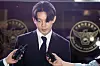 Actor Yoo Ah-in leaves Mapo Police Station on Wednesday after the arrest warrant for him was dismissed. [NEWS1]