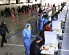 Health workers supervise people taking Covid-19 rapid antigen tests at a public health center in Gwangju Wednesday, the first day a new testing and treatment system tailored to the spread of Omicron was implemented in four areas of the country. Starting Feb. 3, the system will be expanded nationwide, and rapid antigen tests will replace PCR tests, except for people aged over 60 or high-risk groups, while local hospitals and clinics will test and treat patients. [JANG JUNG-PIL]