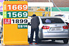 A driver fills up on gas at a gas station in Seoul on March 9. [YONHAP]