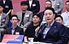 President Yoon Suk Yeol speaks at a startup forum in Cheongwadae in central Seoul on Wednesday. [YONHAP]