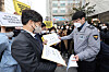 Lawyers representing a coalition of civic groups supporting Korean women forced into sexual slavery by Japanese troops during World War II file complaints with the Jongno police on Wednesday in central Seoul. The coalition accused several far-right activists and YouTubers of obstructing their weekly rallies and insulting the ″comfort women″ victims. [YONHAP]