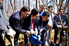 From left, Indian Ambassador to Korea Amit Kumar, Dongjak District Chief Park Il-ha and Seoul Vice Mayor Kim Byeong-min participate in the commemorative ceremony held at Boramae Park in Dongjak District, southern Seoul, on March 28.