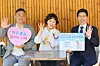 Dalseo District's dog ambassador, ″Dalmunggoo,″ poses for a photo with its owners, left, and Lee Tae-hoon, head of Dalseo District office, far right, after he was appointed as the district's dog ambassador. [DALSEO DISTRICT OFFICE]