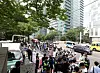 Voice of Seoul, a liberal online media outlet, holds a protest on Tuesday outside President Yoon Suk-yeol's apartment building in Seocho District, southern Seoul in response to abusive rallies outside former President Moon Jae-in's residence in Yangsan, South Gyeongsang. [NEWS1]