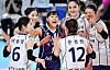 Gimcheon Korea Expressway Hi-pass players celebrate after beating Daejeon KGC 3-2 in a close game at Chungmu Gymnasium in Daejeon on Tuesday. The win lifted Hi-pass after KGC on the V League table, moving into third place on 26 points with KGC in fourth on 25. [KOVO]