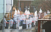 Quarantine officials cull about 193,000 birds from a poultry farm in Yeoju, Gyeonggi, on Monday after the farm owner reported that a highly pathogenic avian influenza was suspected to be the cause of deaths of 1,000 chickens on Sunday. Results of testing to determine whether it was a highly pathogenic avian influenza are expected to come out Tuesday afternoon or Wednesday morning. [YONHAP]