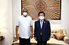 Speaker of the National Assembly Park Byeong-seug, right, and President Gotabaya Rajapaksa of Sri Lanka pose for a photo before a meeting in Colombo, Sri Lanka, on Thursday. During his two-day visit to Sri Lanka for resource and economic diplomacy, Park held consecutive meetings with the country's president and Prime Minister Mahinda Rajapaksa. The two sides discussed investment in minerals and the expansion of economic cooperation, while Sri Lanka decided to create an industrial complex dedicated to Korean companies. The two sides also agreed on the need for the revision of the Double Taxation Avoidance Treaty and Aeronautical Treaty. [NATIONAL ASSEMBLY]