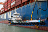 Energy company GS Caltex’s bio marine fuel is being used for an HMM vessel at a port in Busan on Friday. [MINISTRY OF TRADE, INDUSTRY AND ENERGY]
