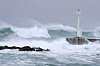 Fierce waves batter the coast of Seogwipo, Jeju, on Sunday as Typhoon Haishen makes its way northwards into the East Sea. [YONHAP]