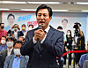 Seoul Mayor Oh Se-hoon speaks at the Press Center in central Seoul on Thursday after being assured of victory in the Seoul mayoral election. [JOINT PRESS CORPS]