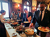 U.S. congressmen enjoy Korean food on Kimchi Day at the Library of Congress in Washington on Dec. 6. House representatives including Democratic Congresswoman Carolyn Maloney and 11 legislators submitted a House of Representative resolution designating Nov. 22 as Kimchi Day in recognition of Korean-American contributions in the U.S. Several states including New York and California have already designated Nov. 22 as Kimchi Day. [YONHAP]