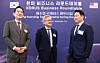 From left, Samsung Electronics Chairman Lee Jae-yong, Nvidia CEO Jensen Huang and SK Group Chairman Chey Tae-won converse during a roundtable meeting with Korean and U.S. business leaders at a Washington hotel in Washington on Aug. 25. [YONHAP]