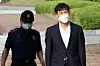 Former South Chungcheong Gov. An Hee-jung leaves the Yeoju Correctional Institution in Gyeonggi on Thursday morning after serving three and a half years in prison. [YONHAP]