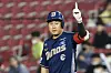 Yang Eui-ji of the NC Dinos celebrates after hitting a two-run home run against the Doosan Bears on Sept. 21. [YONHAP]
