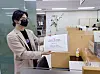 Lee Keon-woo, a Hyundai Kefico employee and head of Hyundai Motor Group's new labor union, holds up documents submitted to the Ministry of Employment and Labor, Monday. [DAESANG LABOR LAW FIRM]