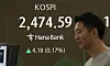 A screen in Hana Bank's trading room in central Seoul shows the Kospi opening on April 18. [YONHAP]