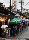 Customers wait in front of a samgyetang  restaurant in Seoul on Tuesday, this year's Chobok — the first day of the hottest season according to the traditional Korean calendar. Koreans eat samgyetang, chicken and ginseng soup with sticky rice, to replenish their strength during periods of energy-sapping hot weather. [YONHAP]