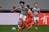 Korea's Lee Geum-min, left, and China's Tang Jiali compete for the ball during the qualifying play-off second leg women's football match at Suzhou Olympic Sports Centre Stadium in Suzhou, China on Tuesday. [AFP/YONHAP]